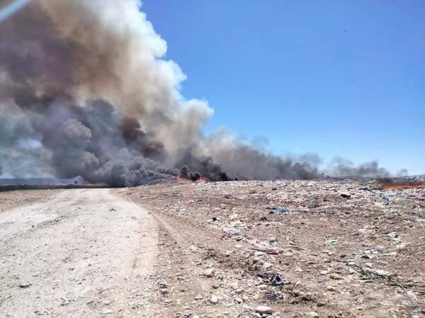 Se desata incendio en relleno sanitario