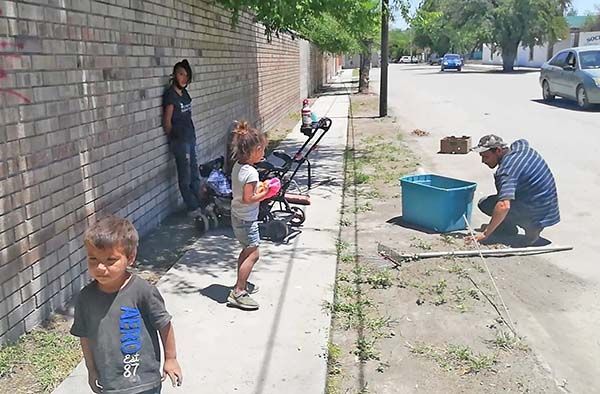 Lucha con todo e hijos para salir adelante en MM
