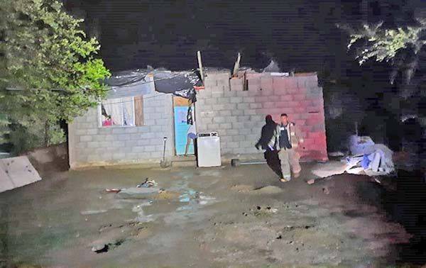 Rescatan a niños durante tormenta