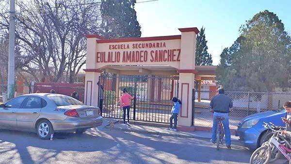 Regresan a clases un  centenar de alumnos