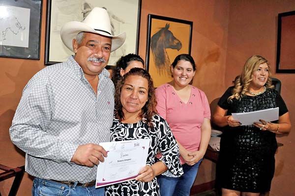 Brindan atención integral a mujeres