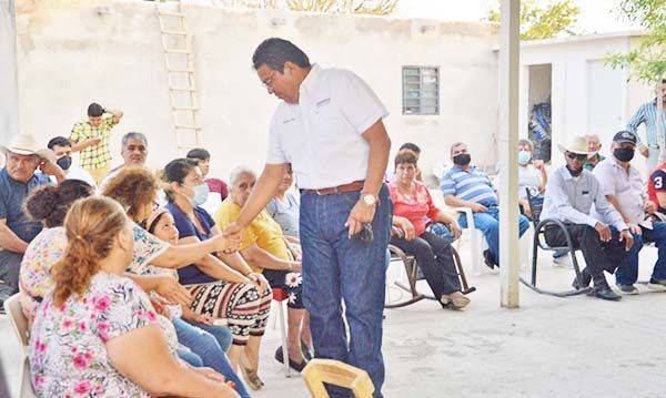 Promete Roberto Piña respetar a campesinos