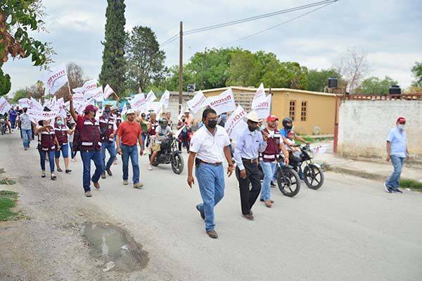 Apoyan a Beto Piña la Cruz y 8 de Enero
