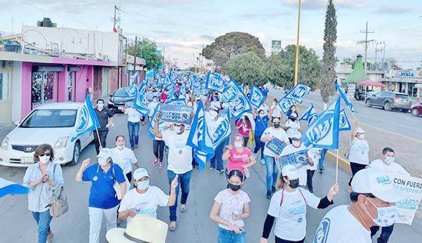 Se viste Nueva Rosita de azul