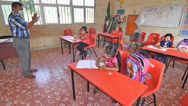 Abrirán sus puertas 15 escuelas el lunes