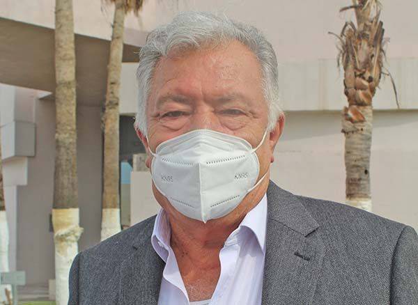 Emigran por desempleo egresados de la UA de C