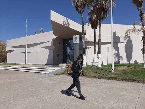 Dividirán grupos en graduaciones