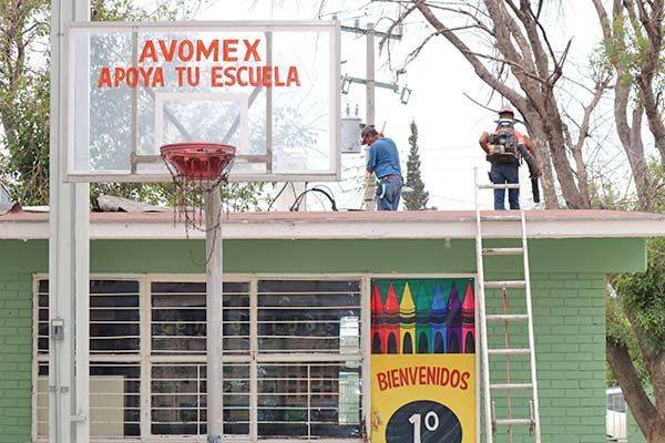 Limpian las escuelas para regreso a clases