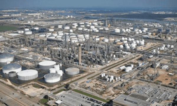 Pemex paga 600 mdd por refinería en Texas