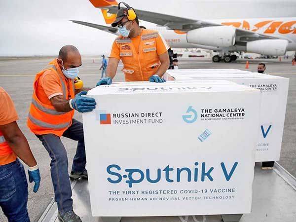 Empleado desconecta refri y echa a perder vacunas covid