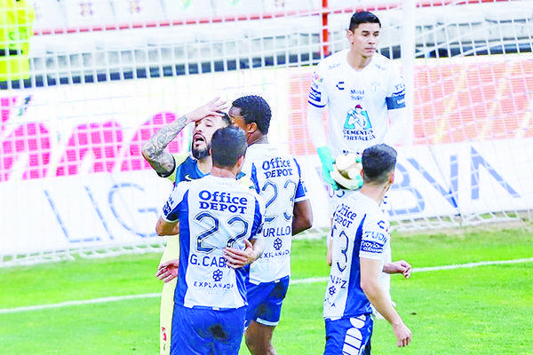 Deja Pachuca moribundo al América