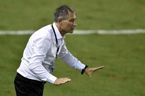 Sustituiría Holan a Ambriz en el León