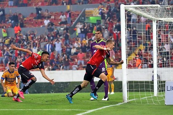 Despide el Atlas al ‘Tuca’ como DT de Tigres