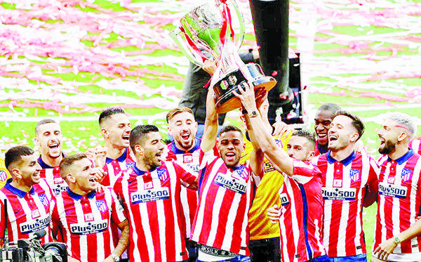 Atlético de Madrid recibió trofeo de LaLiga en el Wanda Metropolitano