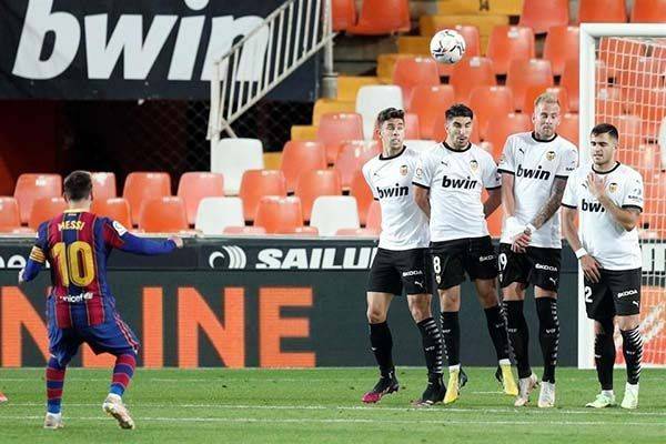 Barcelona se resiste a rendirse