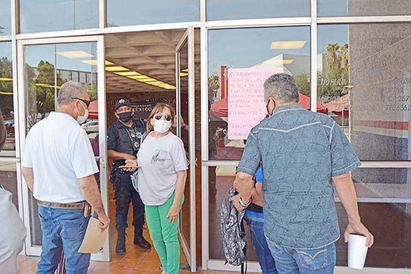 Suspenden vacunas