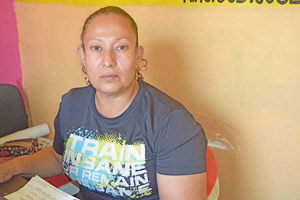 Peligran transeúntes con poste de Telmex