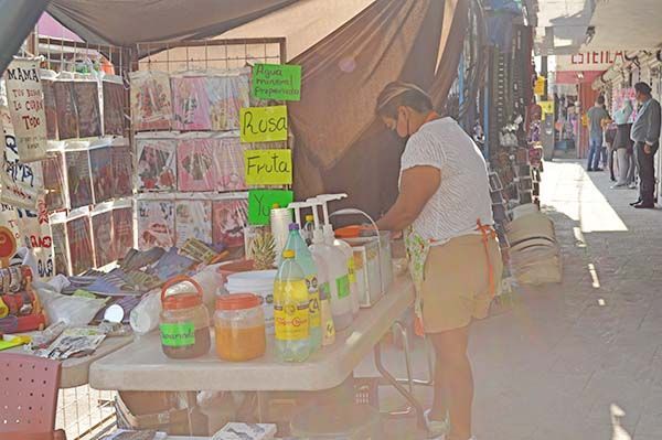En su día madres salen a hacer su lucha diaria