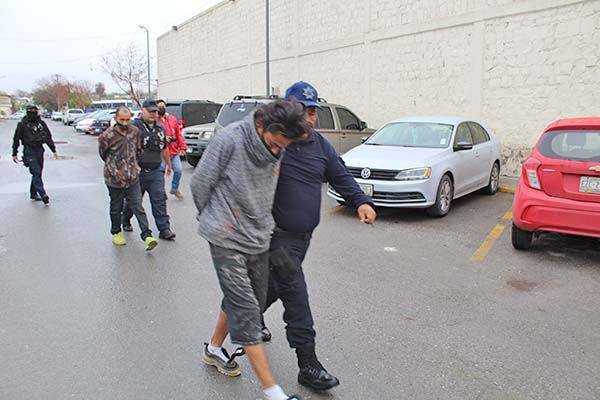 Roban camioneta en intento de plagio
