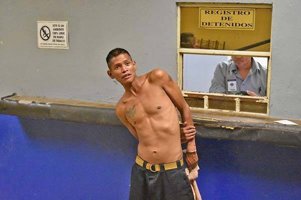 Negro Orozco sigue drogándose