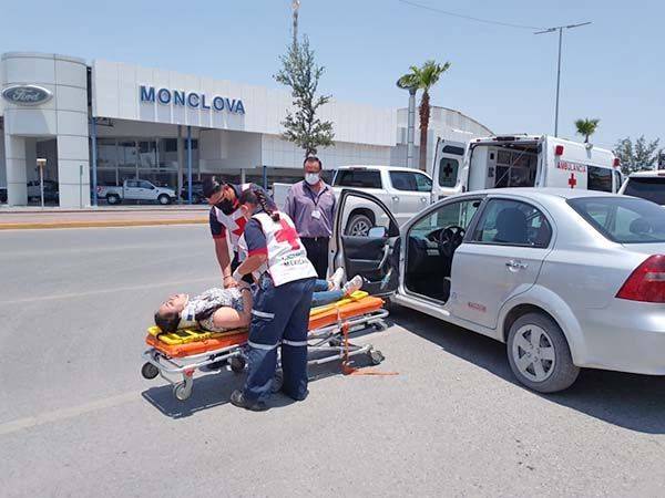 Atrabancada mujer Choca en el Pape