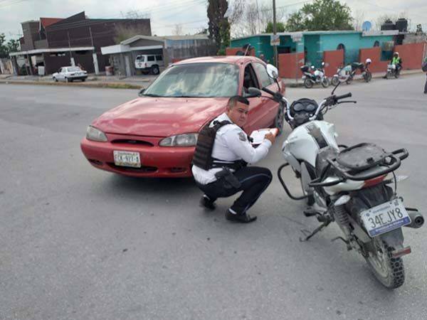 Tumba auto a moto