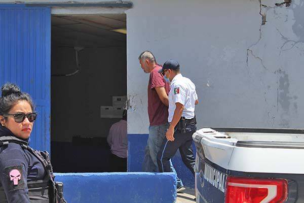 Desobedece a juez y lo mandan encerrar
