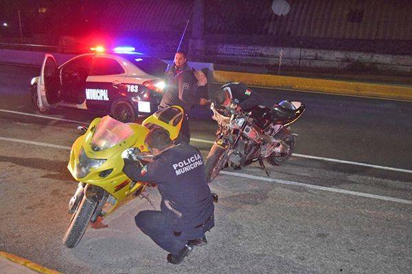 Motociclista derrapa en el Pape