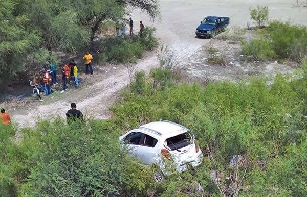 Automóvil sale volando