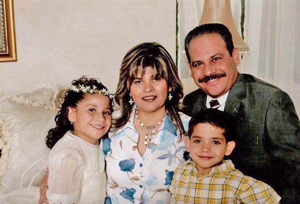 Velará Gladys por madres de familia