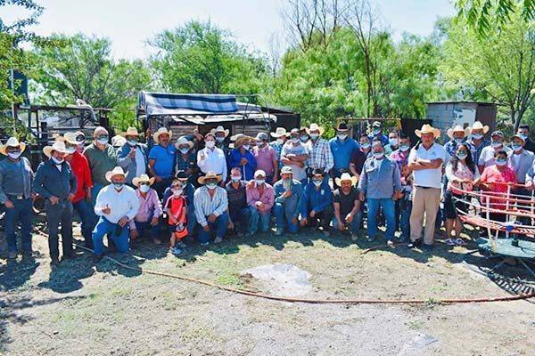 Fructífera reunión en el ejido El Oro