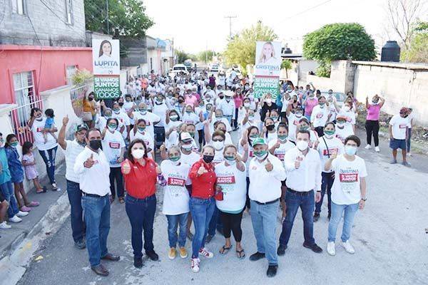 Reciben en la Del Río a Lupita Murguía