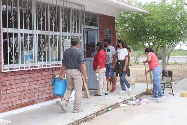 Con sanitización preparan regreso en telesecundaria