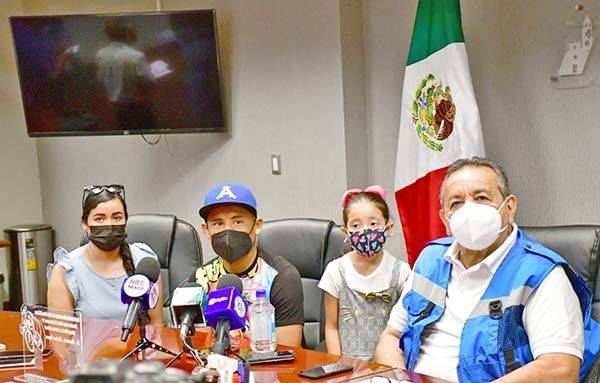 Recibe Alcalde a el “Taz” Calleros
