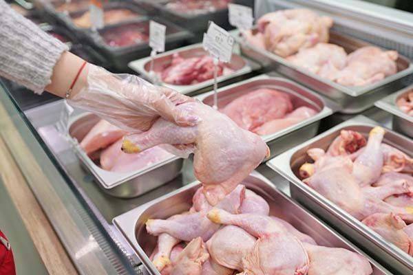 Encarece el pollo escasez de granos