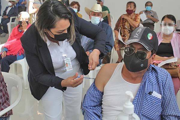 Iniciará SB vacunación a mayores de 50 años