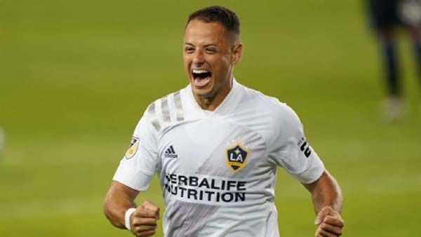 Chicharito y Dos Santos conducen el triunfo del Galaxy en el Clásico del Tráfico