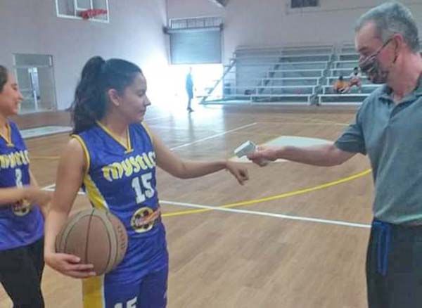 Arrancan en Sabinas torneos de baloncesto