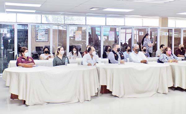 Anhelan maestros regresar a las aulas