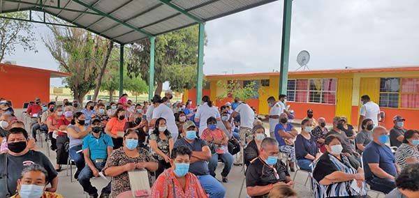 Vacunan a población de 50 a 59 años en Juárez