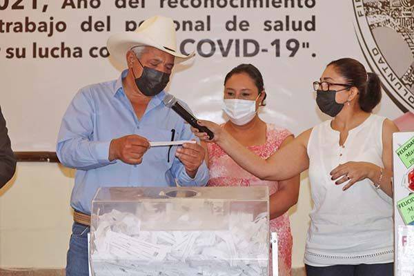 Celebran el Día del maestro con sorteo
