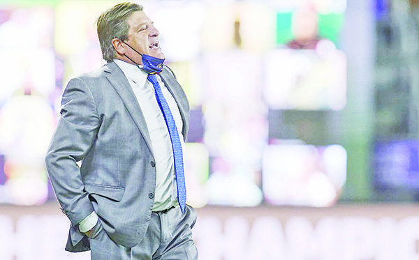 Piojo Herrera ya es técnico de Tigres, ¡firmó por dos años!