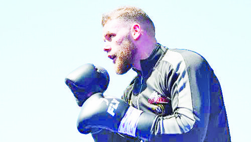 Arremete Saunders hasta con la prensa para calentar a Canelo