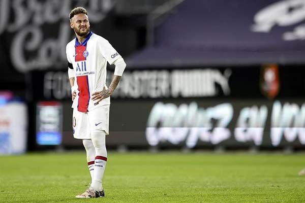 Empata PSG y se aleja del título en Francia