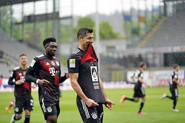 Iguala Lewandowski récord de Müller en Bundesliga