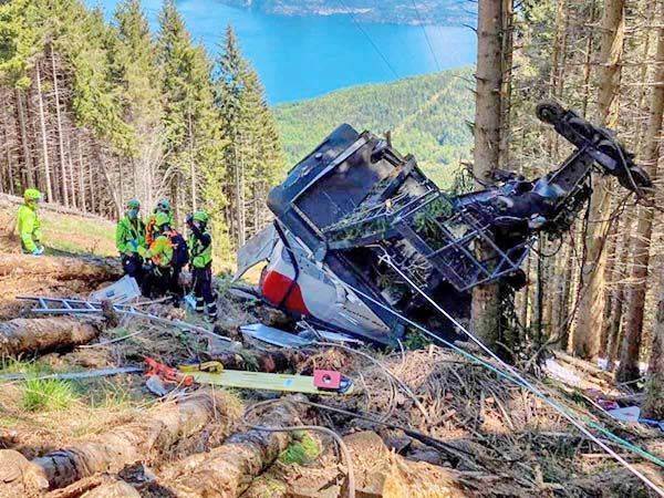 Caída de teleférico deja 9 muertos y 2 heridos en Italia