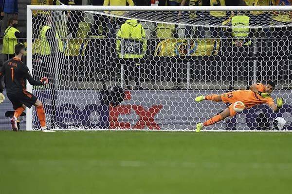 De Gea no ataja, falla penal y Villarreal campeón