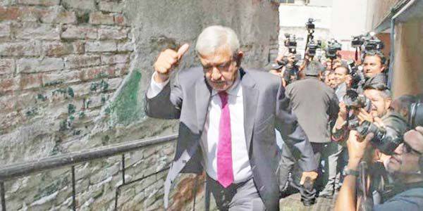 Amaga AMLO: si roban, manicure con hachuela