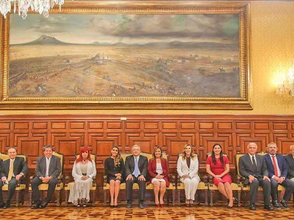AMLO ‘tira línea’ a góbers morenistas