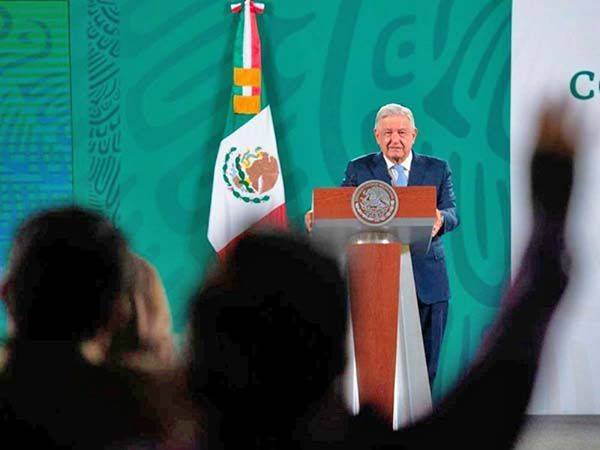 Hay un sector de la clase media muy individualista, quieren ser como los de arriba: AMLO